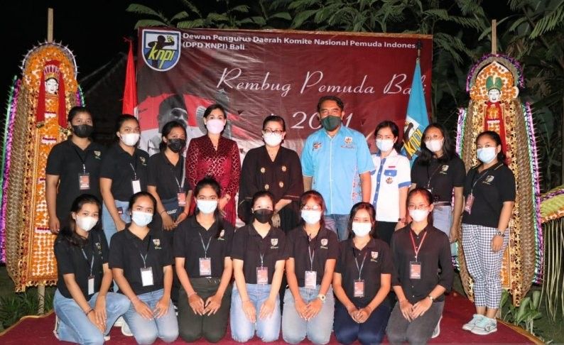 podiumnews.com-Ny Putri Koster Ajak KNPI Bali Sinergi Sukseskan Program Pemerintah